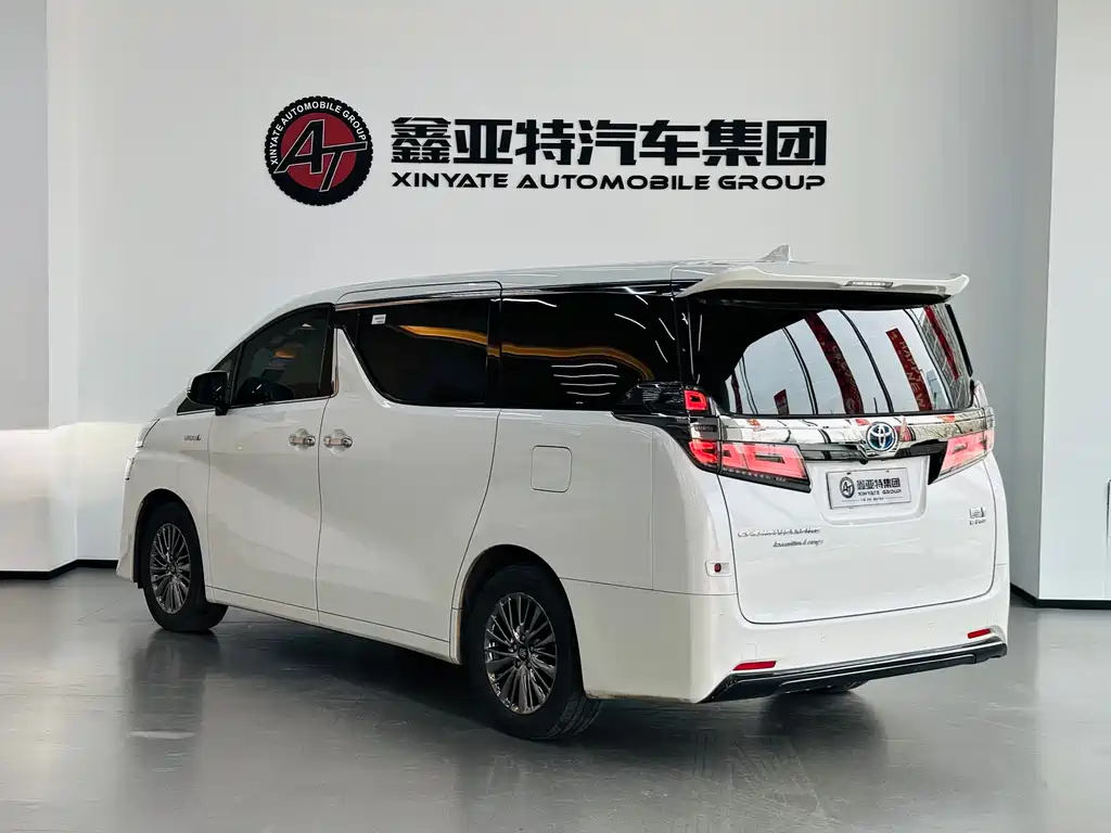 Toyota Vellfire — фото 4