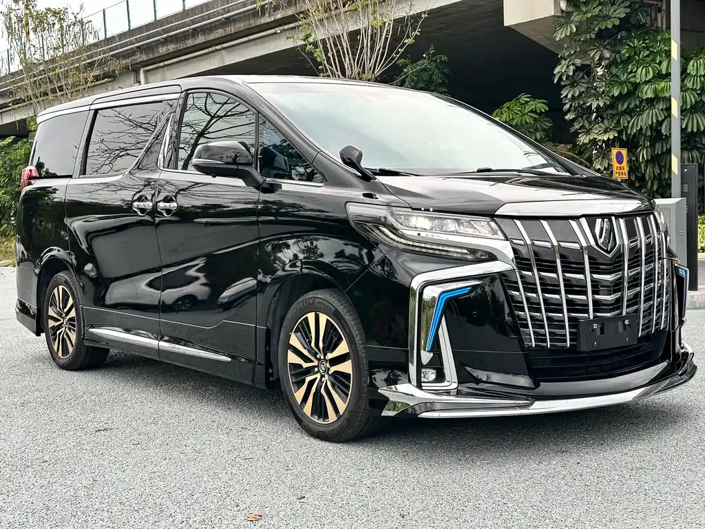 Toyota Alphard — фото 3