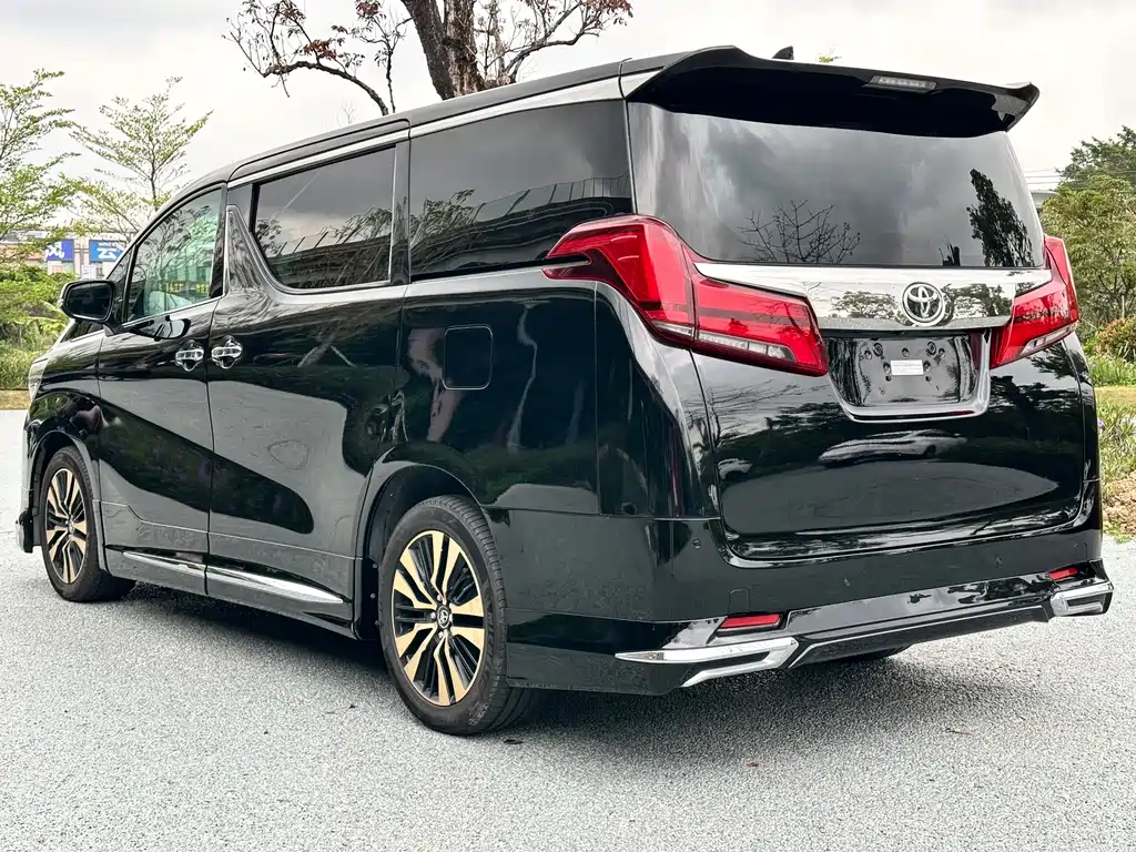 Toyota Alphard — фото 6
