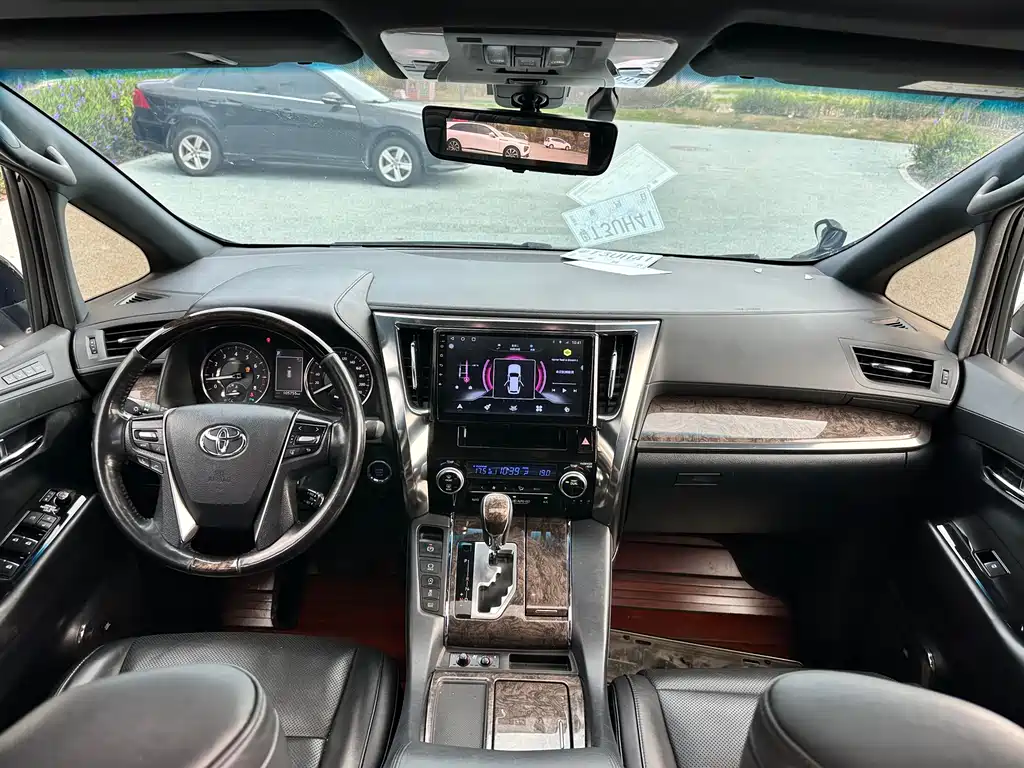 Toyota Alphard — фото 8