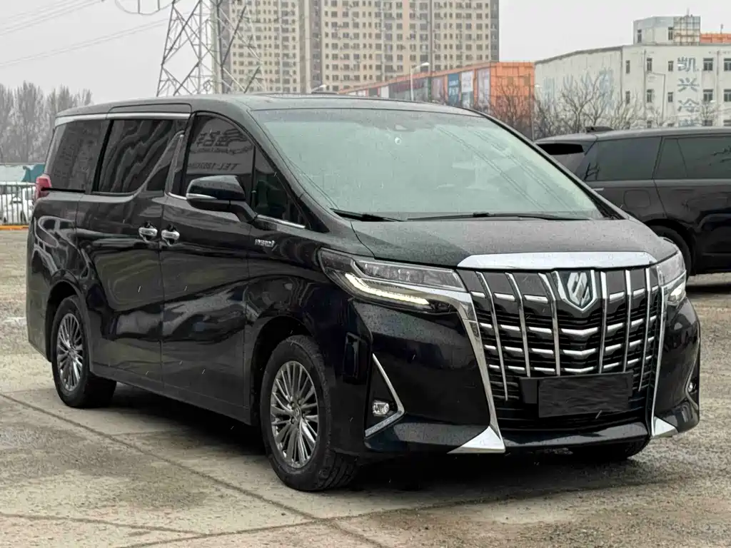 Toyota Alphard — фото 2