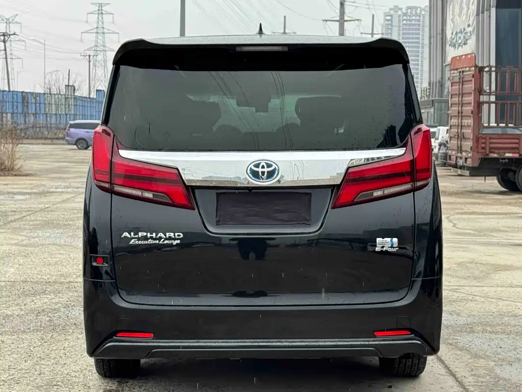 Toyota Alphard — фото 5
