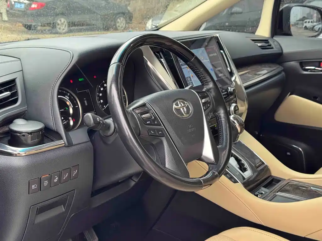 Toyota Alphard — фото 7