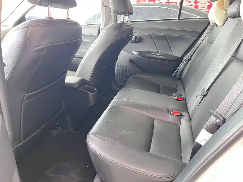 Toyota Yaris L — фото 4