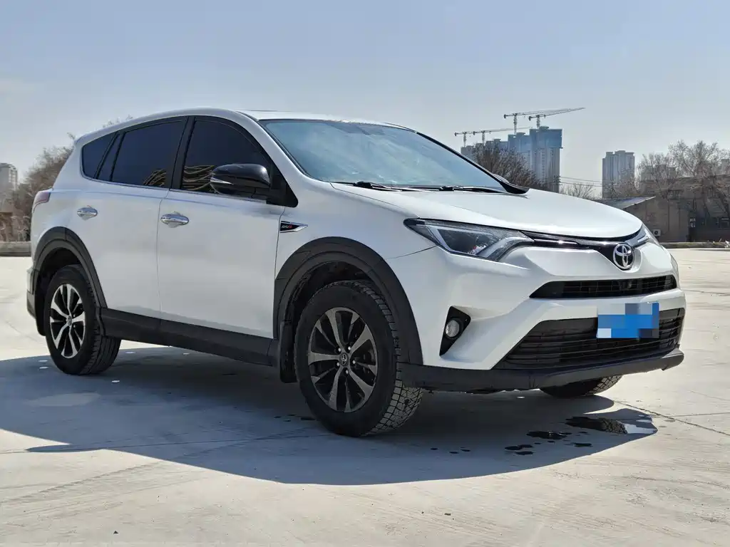 Toyota RAV4 — фото 3