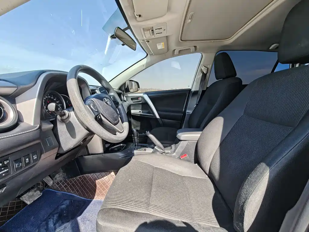 Toyota RAV4 — фото 4