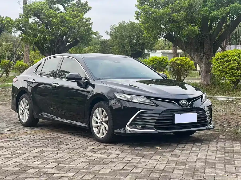 Toyota Camry — фото 3