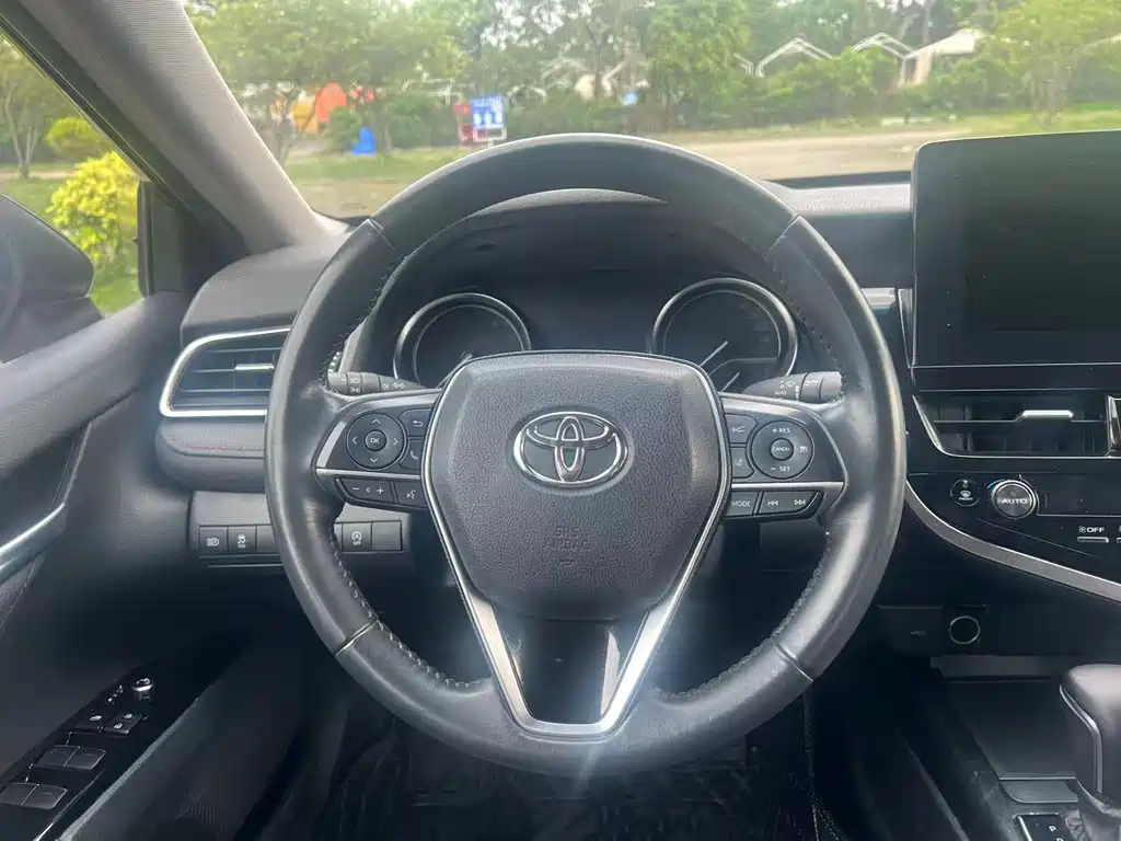 Toyota Camry — фото 8