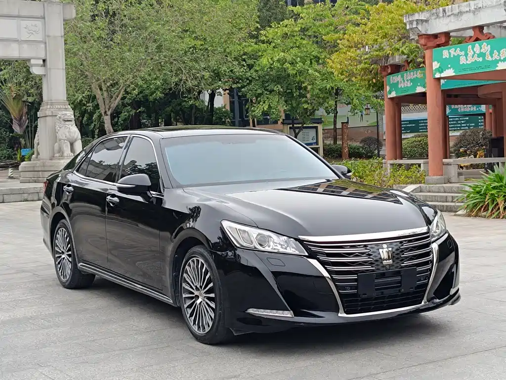 Toyota Crown — фото 3
