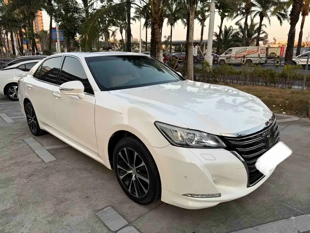 Toyota Crown — фото 3
