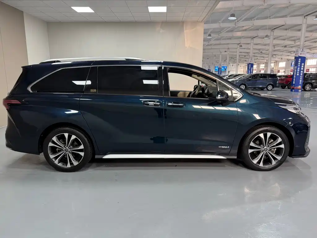 Toyota Granvia — фото 8