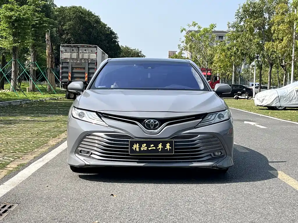 Toyota Camry — фото 2