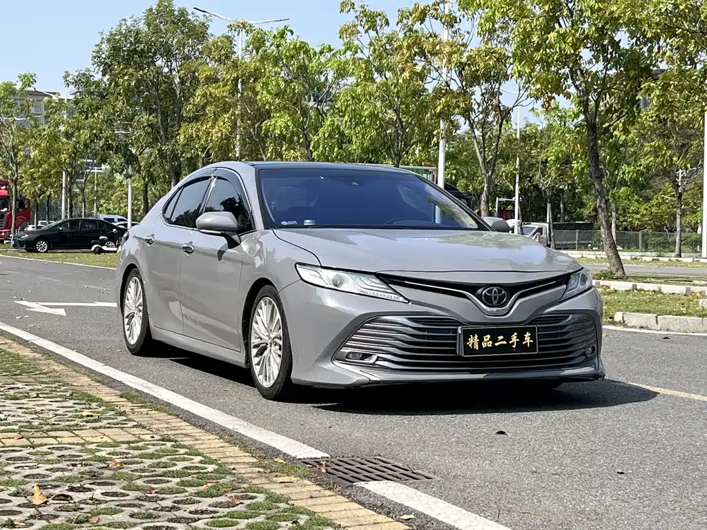 Toyota Camry — фото 3