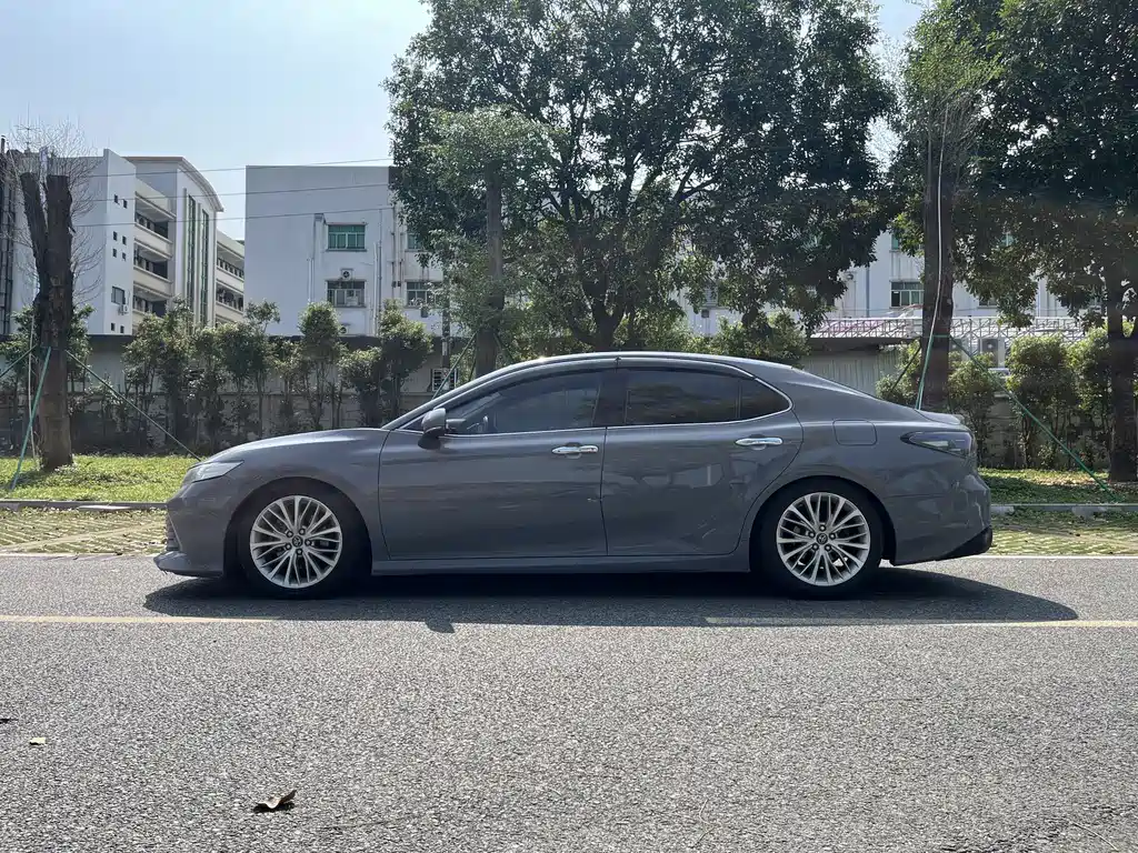Toyota Camry — фото 4