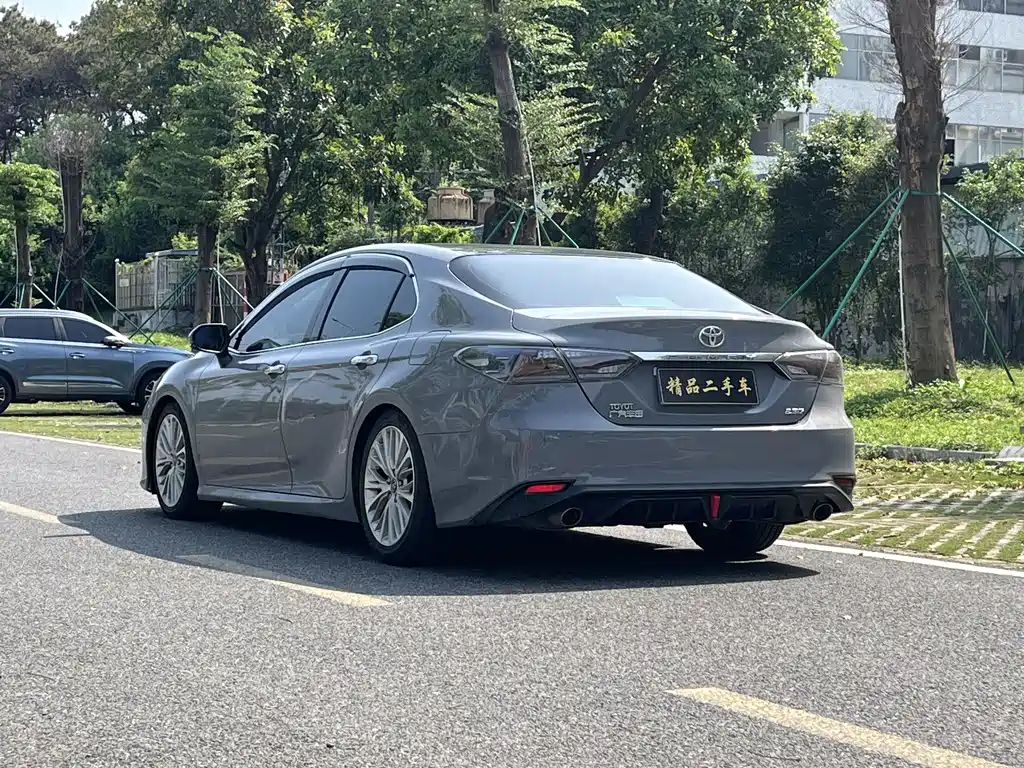 Toyota Camry — фото 7