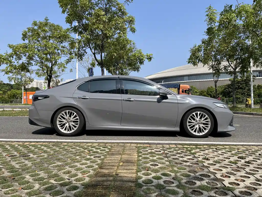 Toyota Camry — фото 8