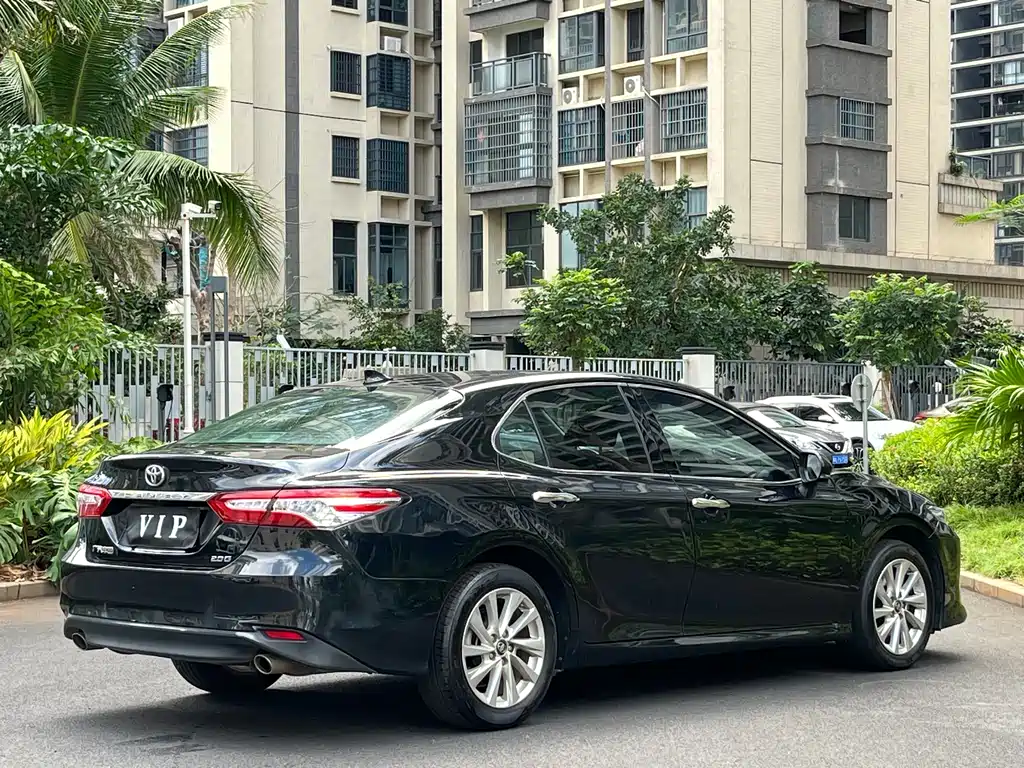 Toyota Camry — фото 8