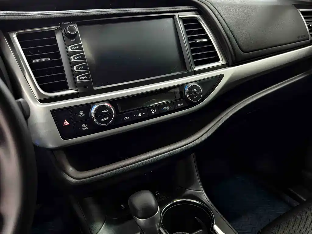 Toyota Highlander — фото 4