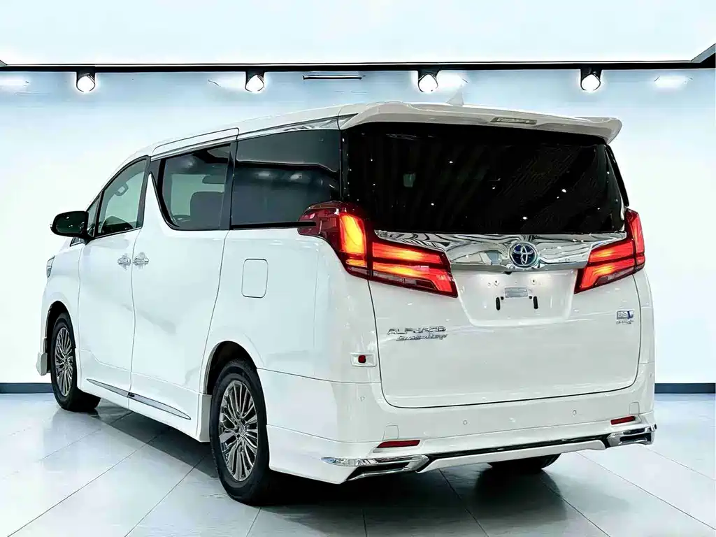 Toyota Alphard — фото 6
