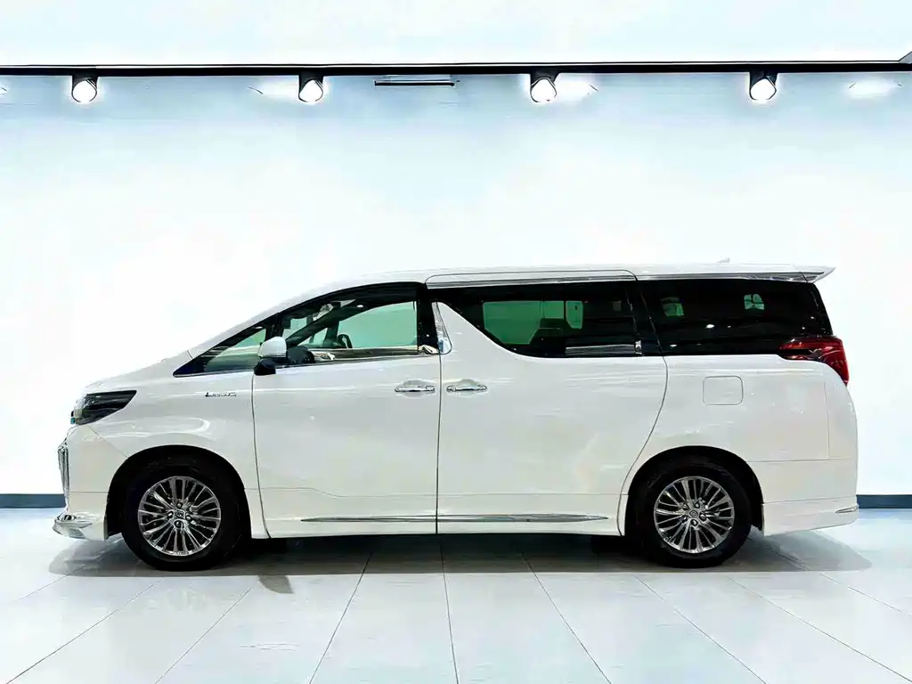 Toyota Alphard — фото 7