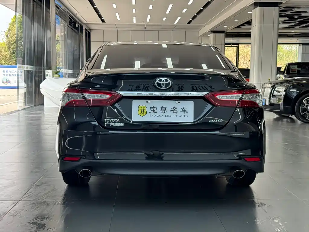 Toyota Camry — фото 4