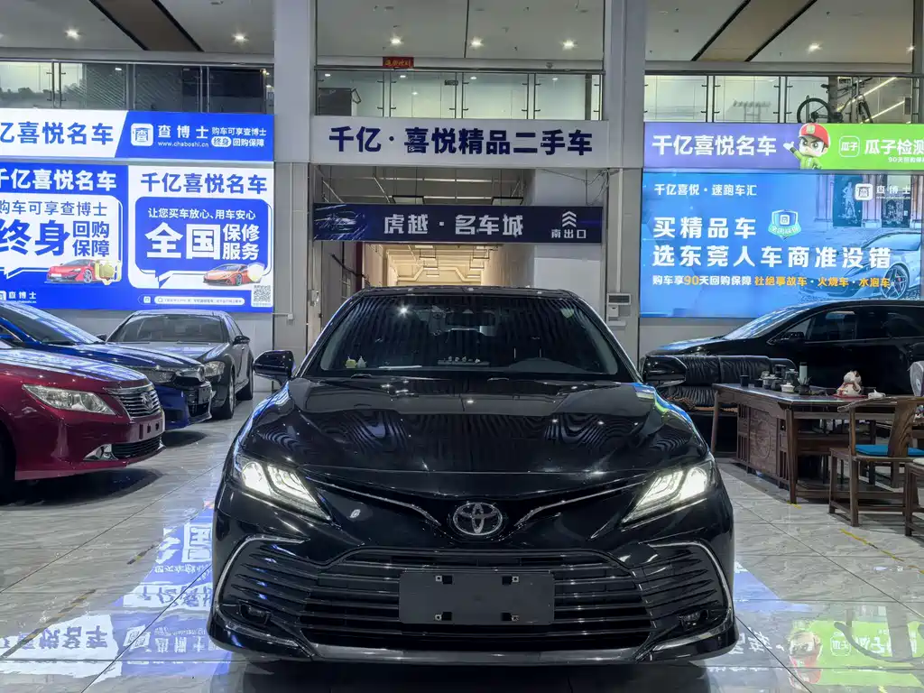 Toyota Camry — фото 2