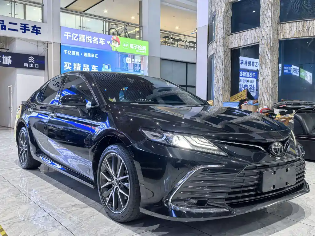 Toyota Camry — фото 3