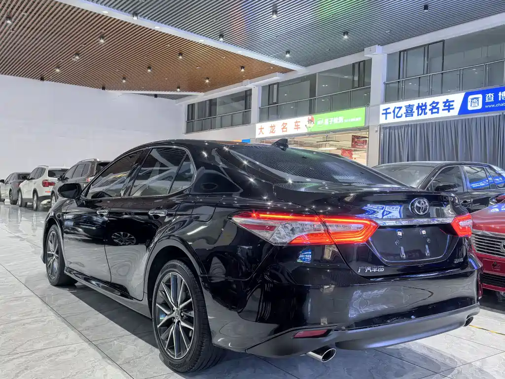 Toyota Camry — фото 8