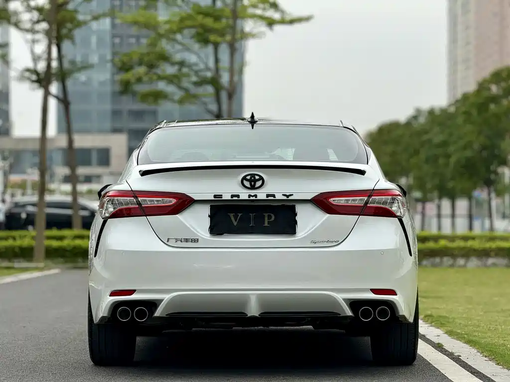 Toyota Camry — фото 5