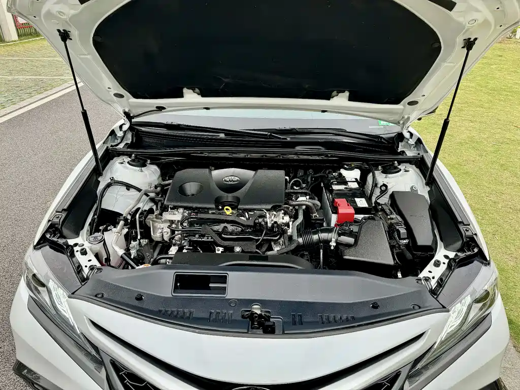 Toyota Camry — фото 9
