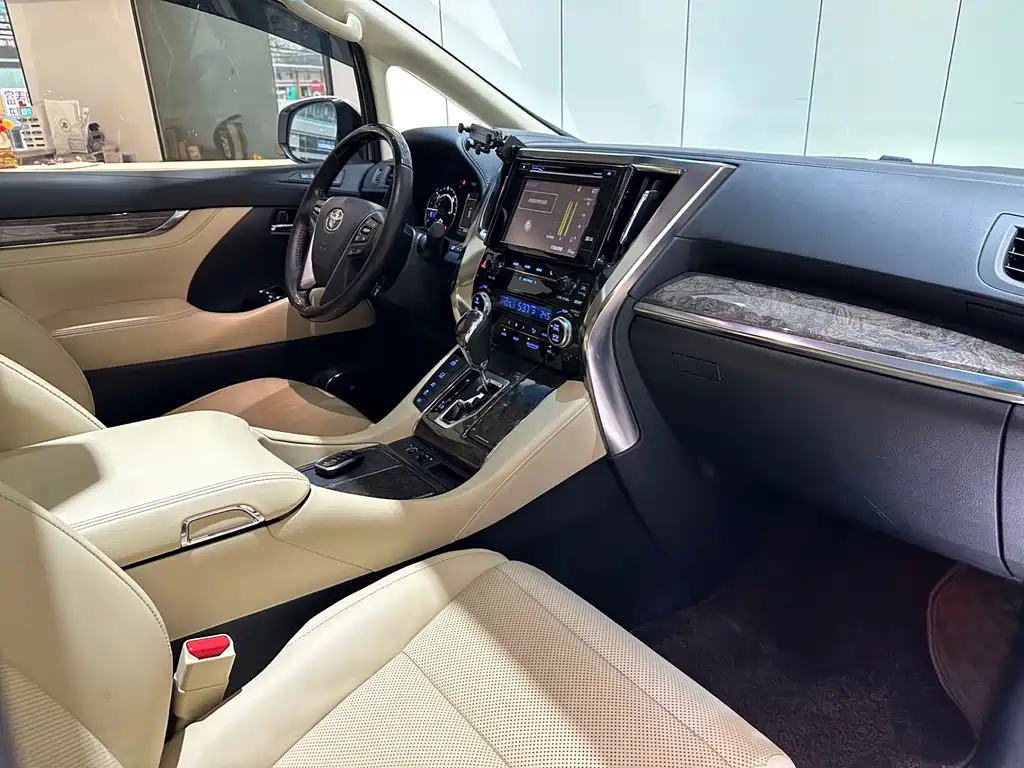 Toyota Vellfire — фото 6