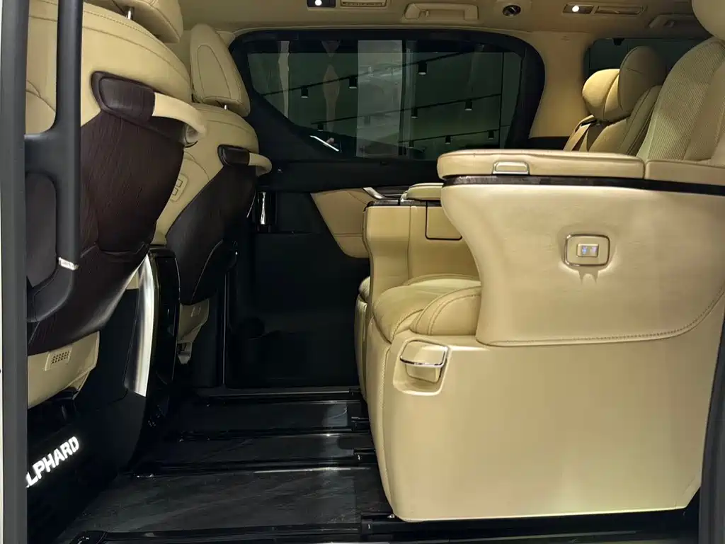 Toyota Vellfire — фото 8