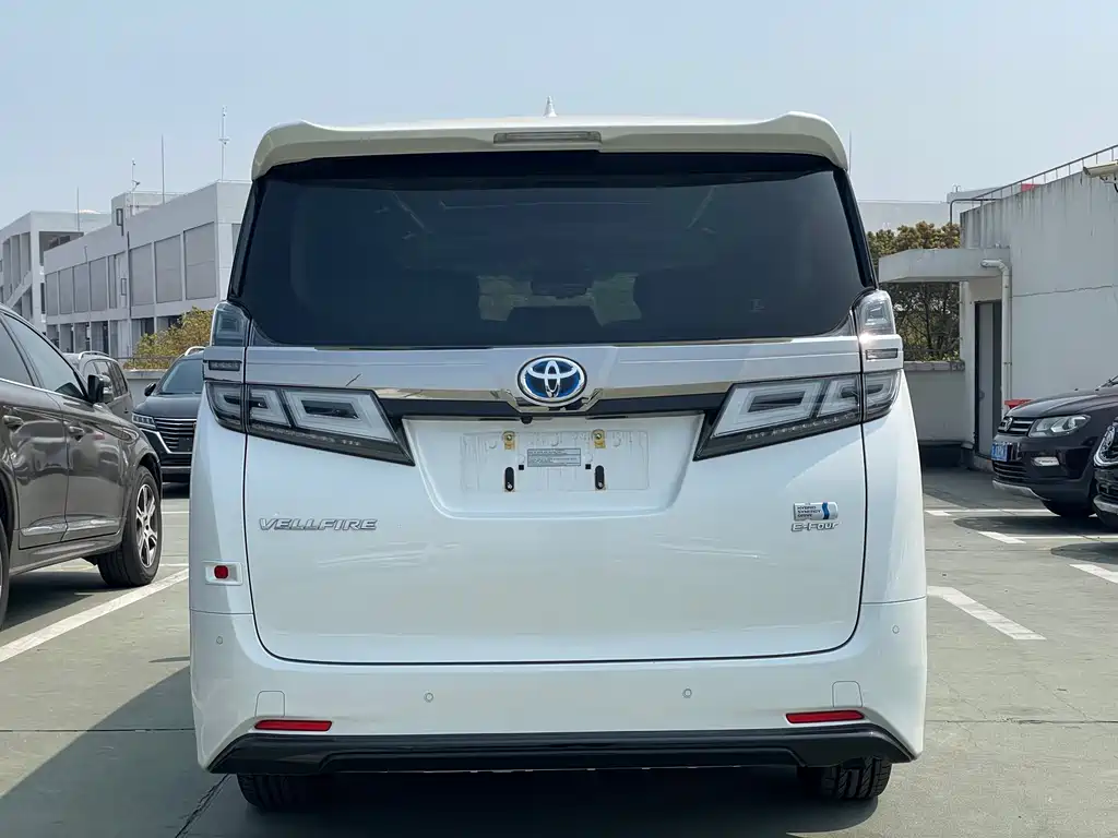 Toyota Vellfire — фото 4