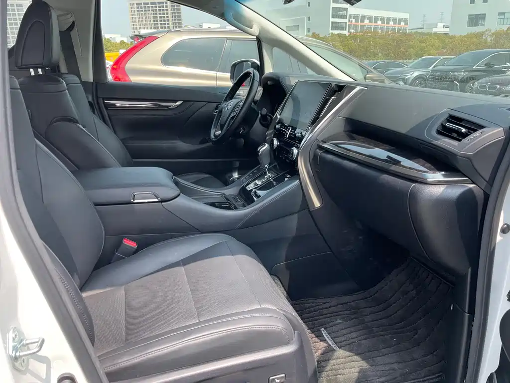 Toyota Vellfire — фото 7