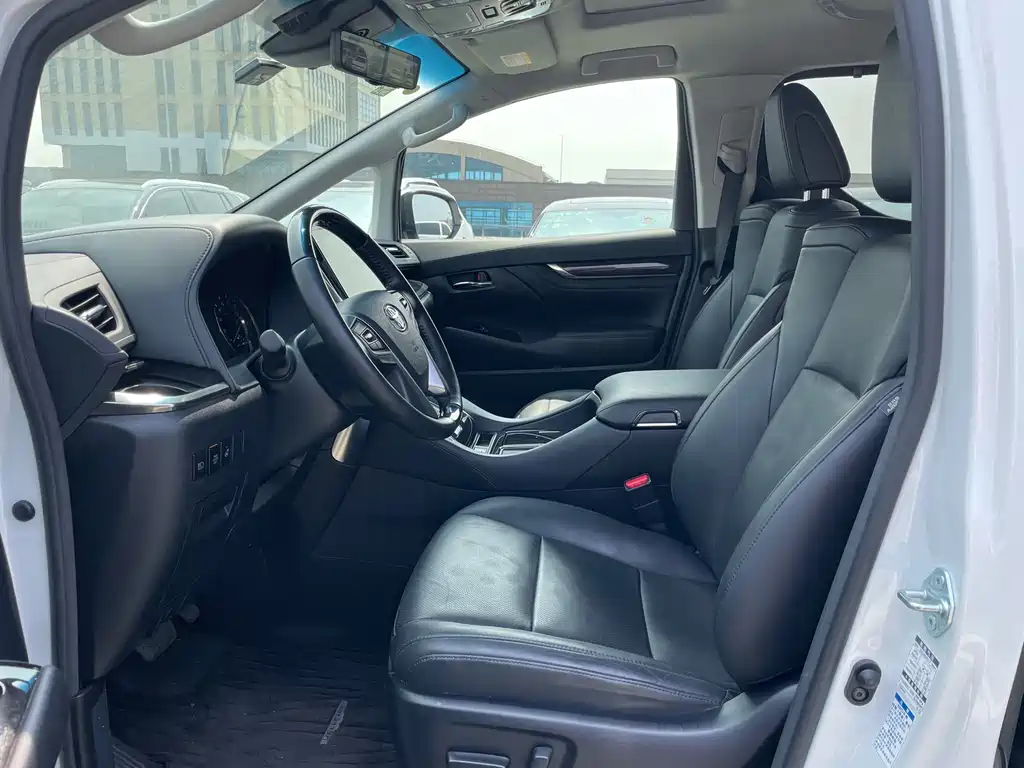 Toyota Vellfire — фото 10