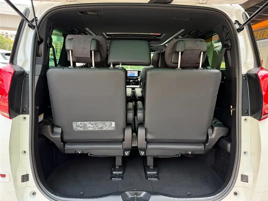 Toyota Alphard — фото 6