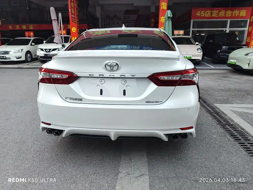 Toyota Camry — фото 5
