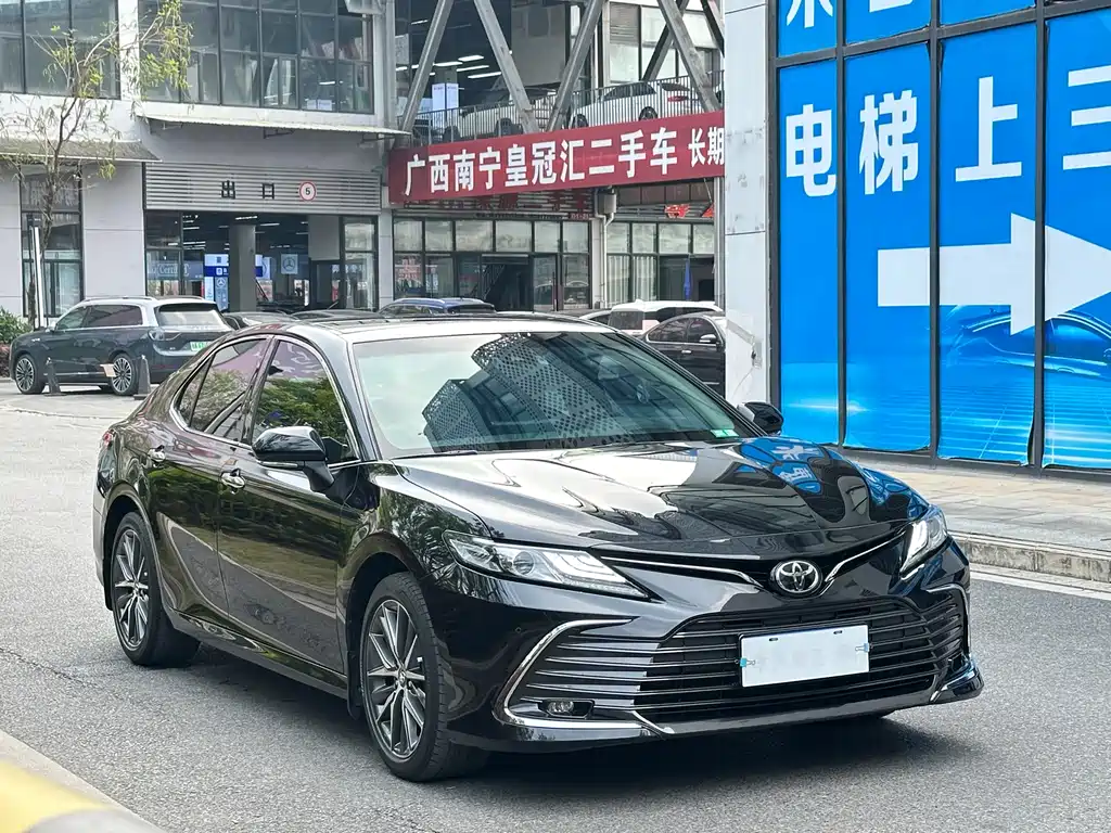 Toyota Camry — фото 3