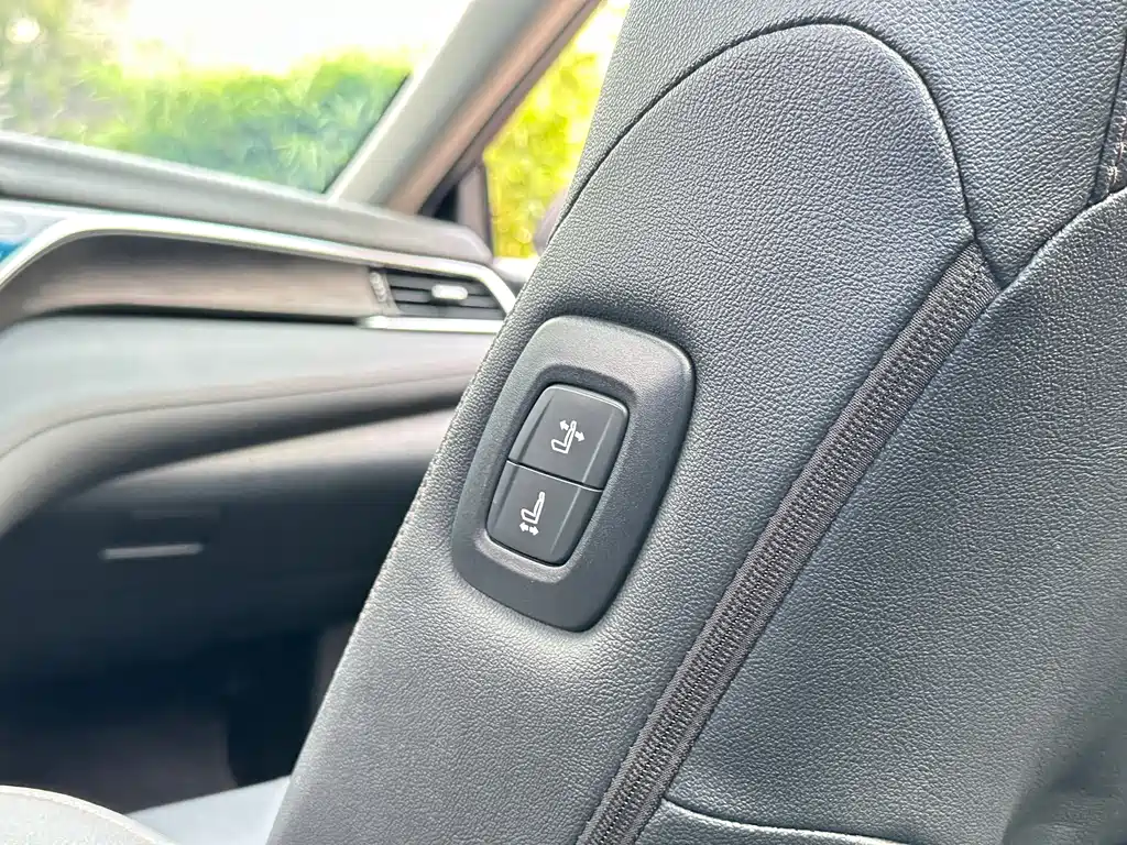 Toyota Camry — фото 10