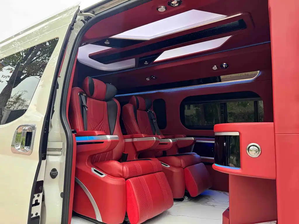 Toyota Hiace — фото 6