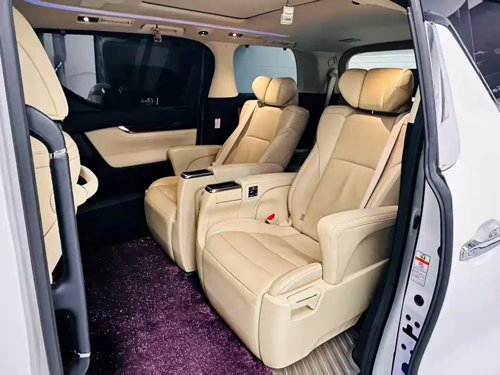 Toyota Alphard — фото 5