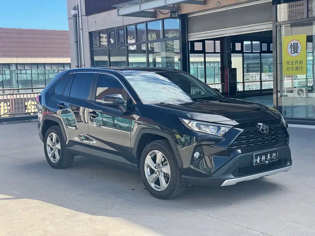 Toyota RAV4 — фото 3