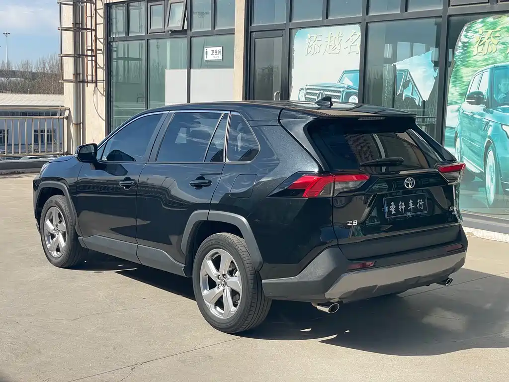 Toyota RAV4 — фото 5