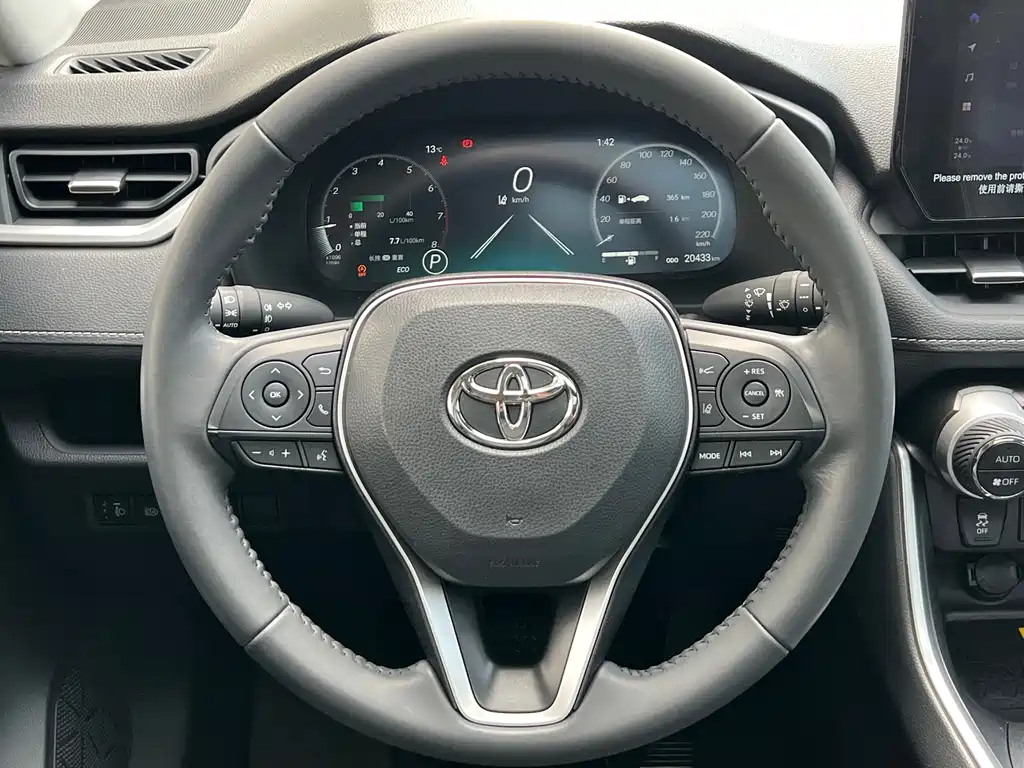 Toyota RAV4 — фото 10