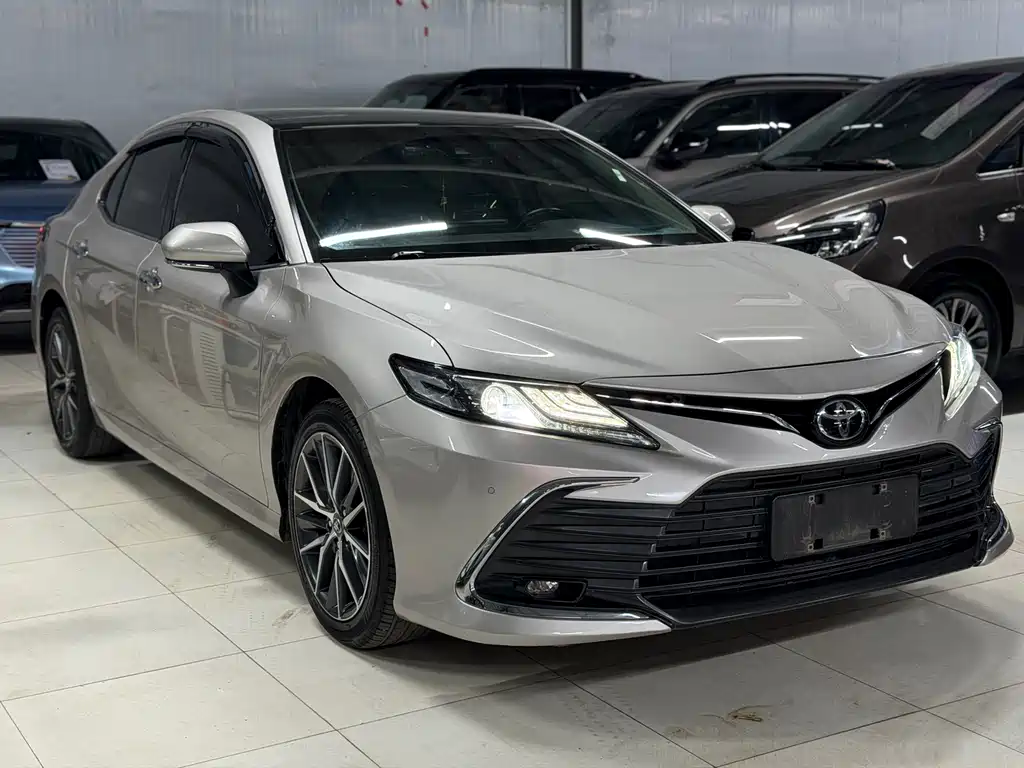 Toyota Camry — фото 3