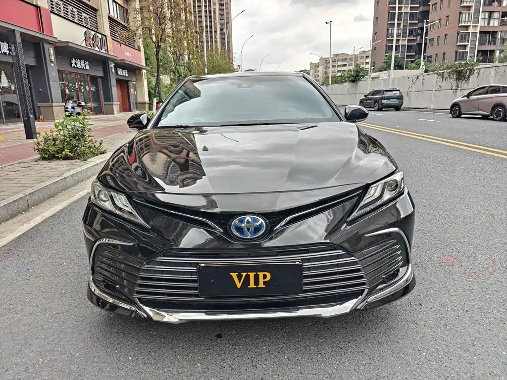 Toyota Camry — фото 2