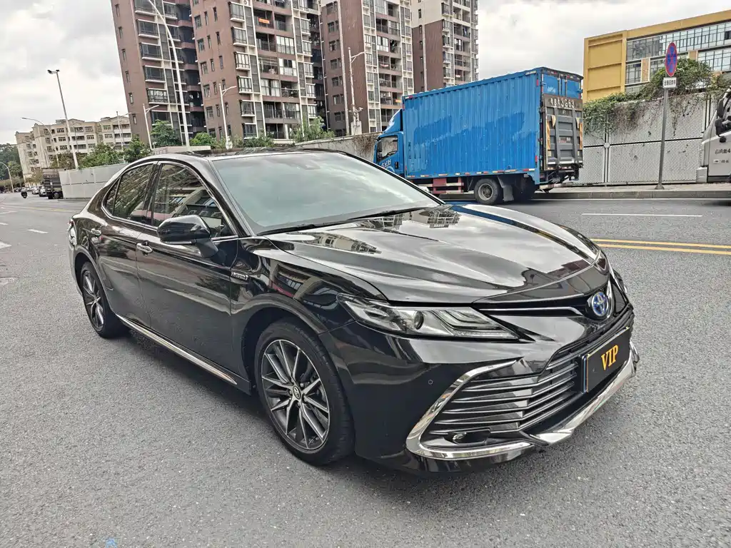 Toyota Camry — фото 3