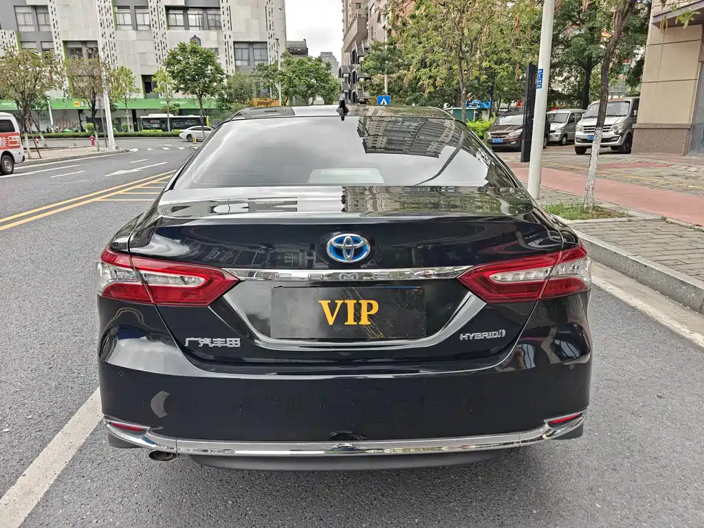 Toyota Camry — фото 5