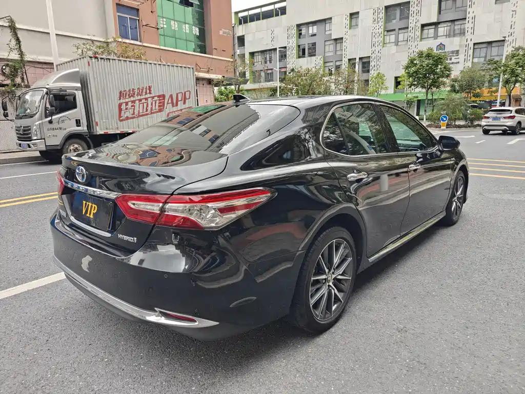 Toyota Camry — фото 6