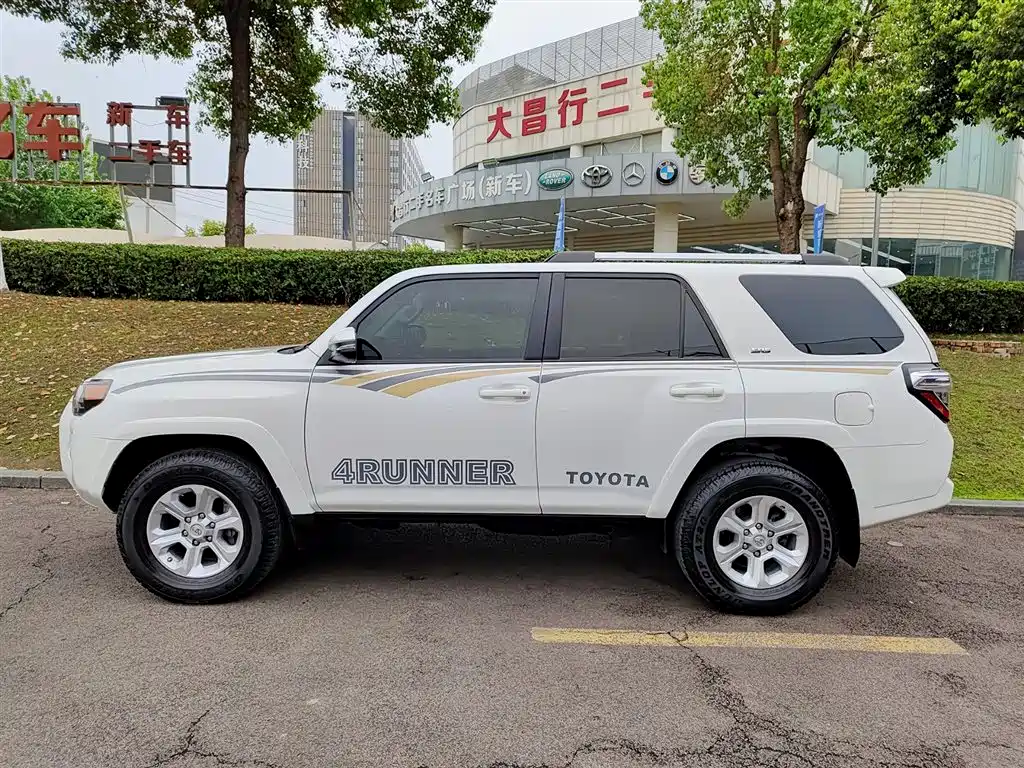 Toyota 4Runner — фото 3